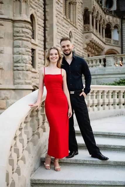 Ania i Bartek na zamkowych schodach